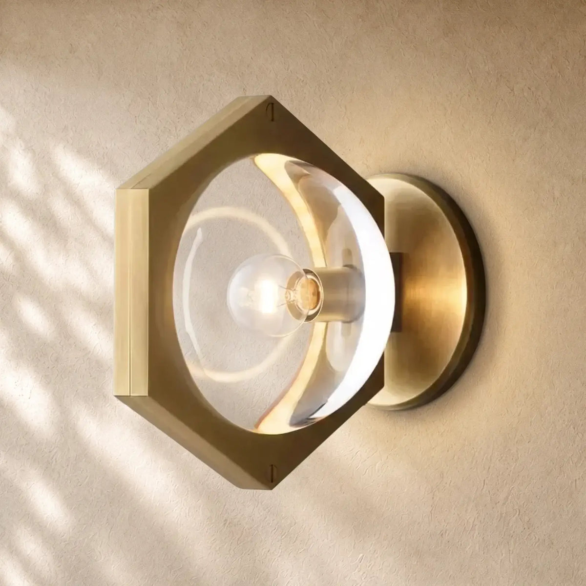 Ecletant Wall Sconce - Lacquered Burnished Brass