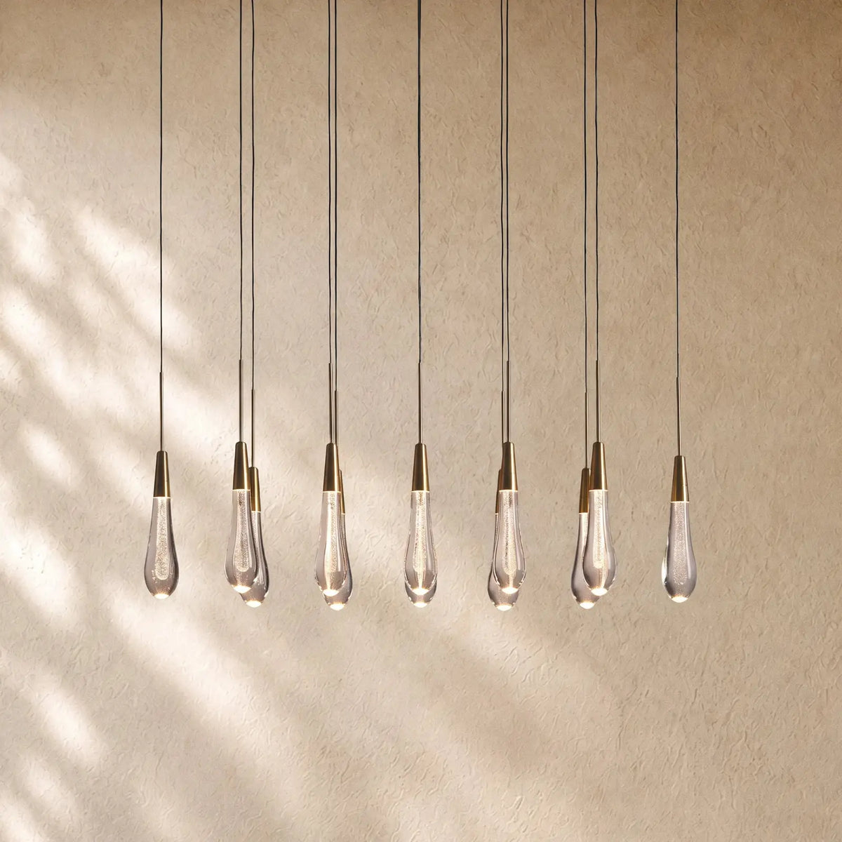 Soltairan Linear Chandelier - Raindrop Pendant Lighting - 37“ 12-Light / Brass
